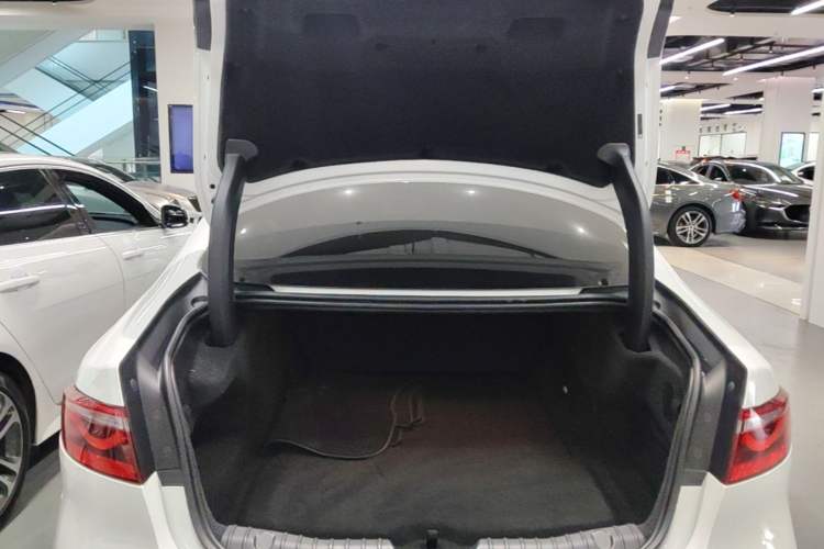 Used Jaguar XFL 2022 XFL 2.0T P200 Two-Wheel-Drive Elite Luxury Edition Trunk