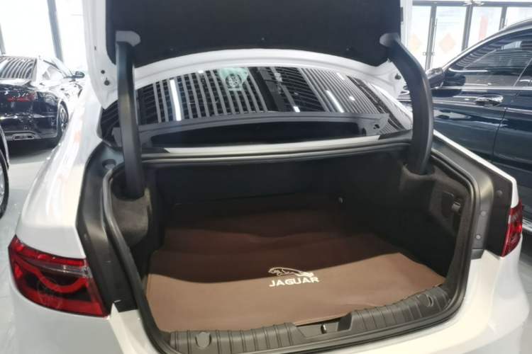 Used Jaguar XFL 2022 XFL 2.0T P250 Two-Wheel-Drive Elite Sport Edition Trunk