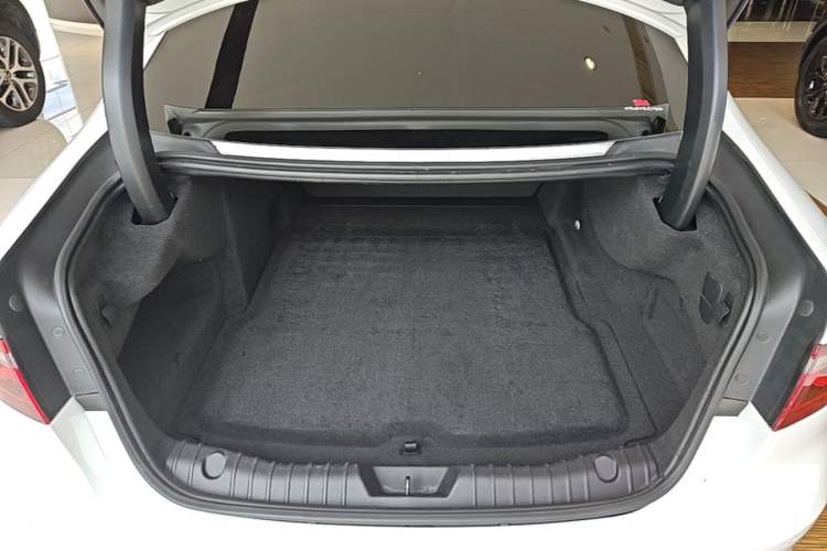 Used Jaguar XFL 2022 XFL 2.0T P250 Two-Wheel-Drive Prestige Luxury Edition Trunk