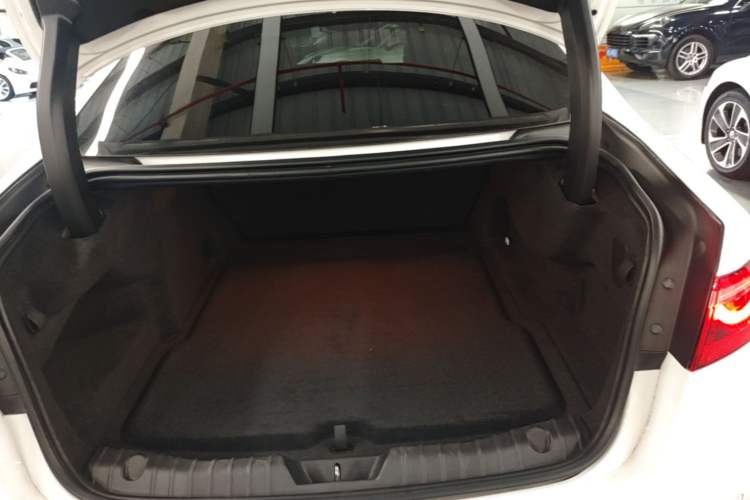 Used Jaguar XFL 2022 XFL 2.0T P250 Two-Wheel-Drive Elite Sport Edition Trunk
