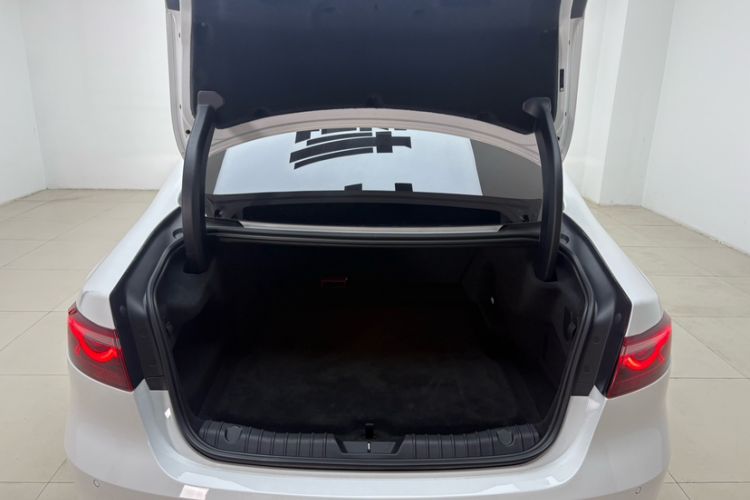 Used Jaguar XFL 2022 XFL 2.0T P250 Two-Wheel-Drive Elite Sport Edition Trunk