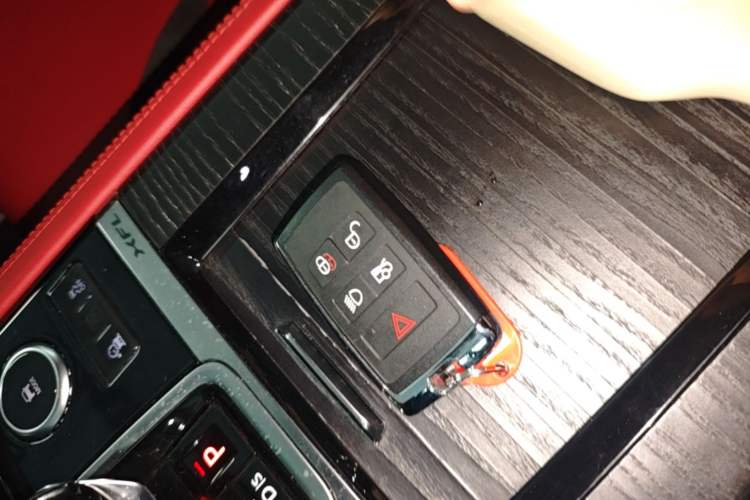Used Jaguar XFL 2022 XFL 2.0T P250 Two-Wheel-Drive Elite Sport Edition Vehicle Key