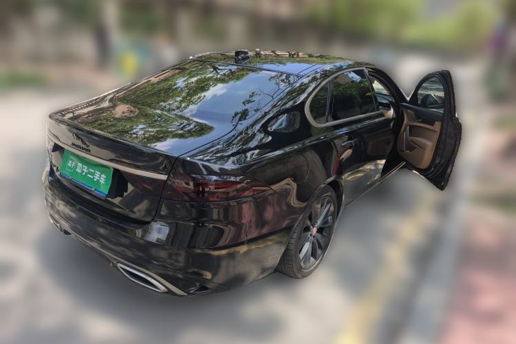 Used Jaguar XFL 2023 XFL 2.0T P250 Two-Wheel-Drive Prestige Luxury Gold Edition Exterior 5
