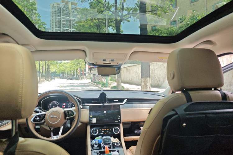 Used Jaguar XFL 2023 XFL 2.0T P250 Two-Wheel-Drive Prestige Luxury Gold Edition Headliner