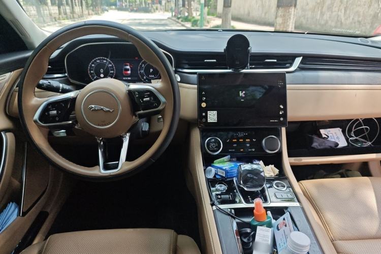 Used Jaguar XFL 2023 XFL 2.0T P250 Two-Wheel-Drive Prestige Luxury Gold Edition Interior 2