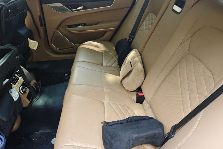 Used Jaguar XFL 2023 XFL 2.0T P250 Two-Wheel-Drive Prestige Luxury Gold Edition Interior 4