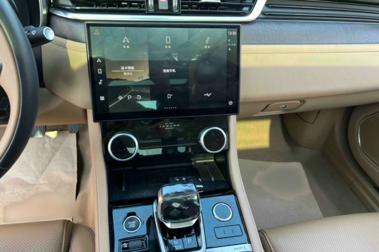 Used Jaguar XFL 2023 XFL 2.0T P250 Two-Wheel-Drive Luxury Deluxe Edition Interior 4