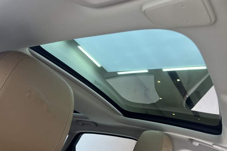 Used Jaguar XFL 2023 XFL 2.0T P250 Two-Wheel-Drive Luxury Deluxe Edition Interior 7