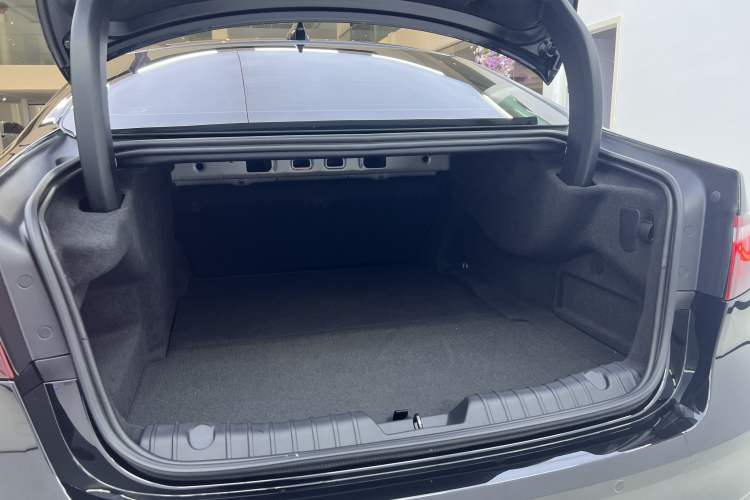 Used Jaguar XFL 2023 XFL 2.0T P250 Two-Wheel-Drive Luxury Deluxe Edition Interior 8