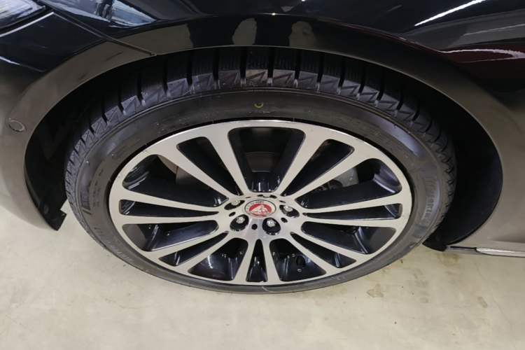 Used Jaguar XFL 2023 XFL 2.0T P250 Two-Wheel-Drive Luxury Deluxe Edition Left Front Wheel Hub