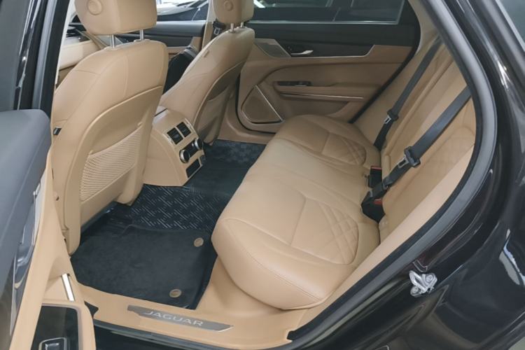 Used Jaguar XFL 2023 XFL 2.0T P250 Two-Wheel-Drive Luxury Deluxe Edition Left Rear Seat