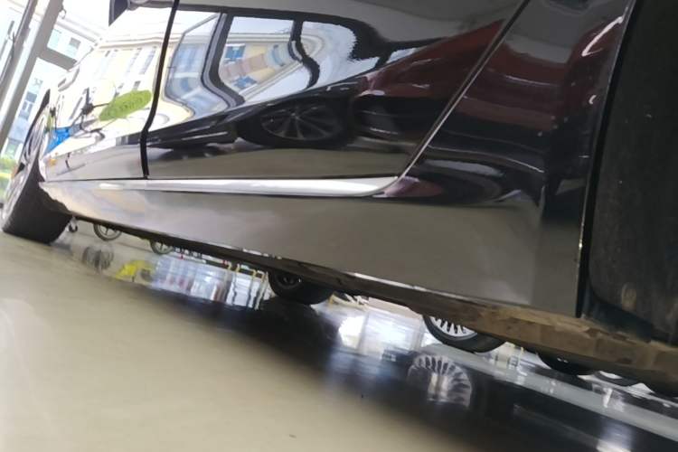 Used Jaguar XFL 2023 XFL 2.0T P250 Two-Wheel-Drive Luxury Deluxe Edition Left Side Sill