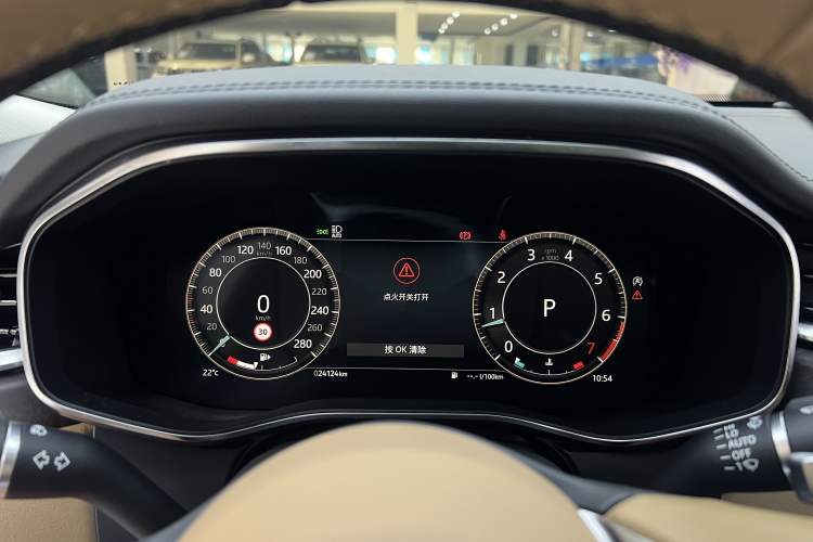 Used Jaguar XFL 2023 XFL 2.0T P250 Two-Wheel-Drive Luxury Deluxe Edition Odometer Close Up