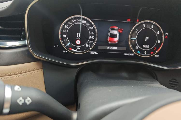 Used Jaguar XFL 2023 XFL 2.0T P250 Two-Wheel-Drive Prestige Luxury Gold Edition Odometer Close Up