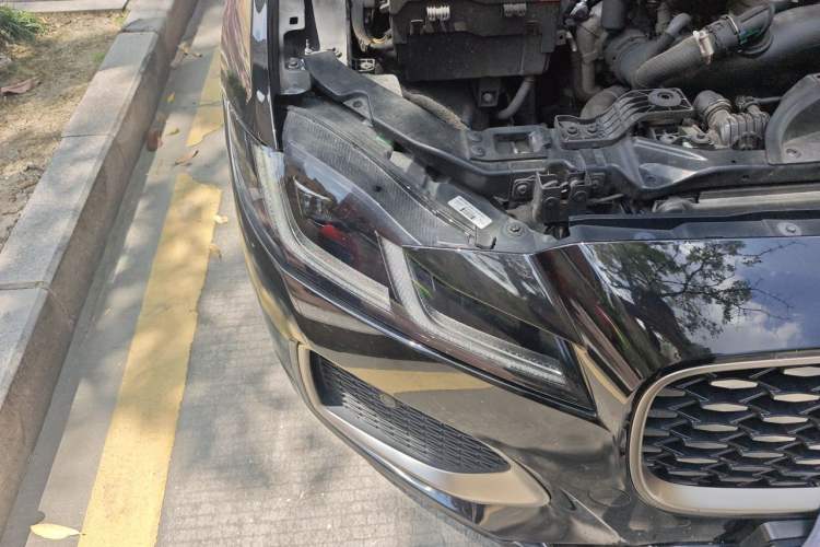 Used Jaguar XFL 2023 XFL 2.0T P250 Two-Wheel-Drive Prestige Luxury Gold Edition Right Front Headlight