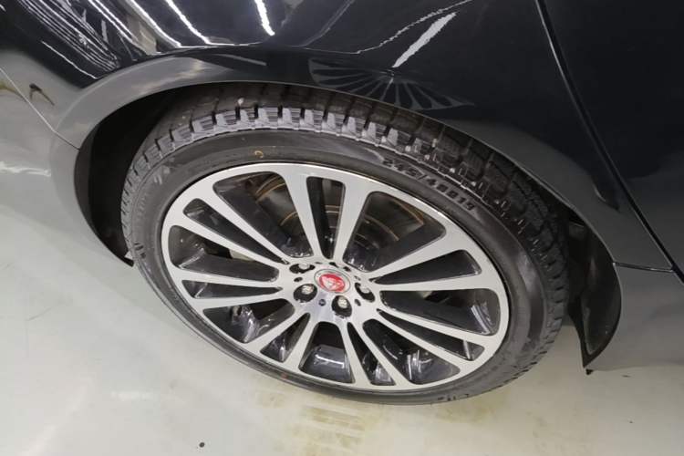 Used Jaguar XFL 2023 XFL 2.0T P250 Two-Wheel-Drive Luxury Deluxe Edition Right Rear Wheel Hub