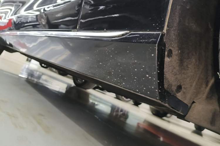 Used Jaguar XFL 2023 XFL 2.0T P250 Two-Wheel-Drive Luxury Deluxe Edition Right Side Sill