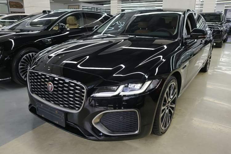 Used Jaguar XFL 2023 XFL 2.0T P250 Two-Wheel-Drive Luxury Deluxe Edition Guazi used car, China used car export, Used car for sale, Used  cars, Cheapest cars for sale