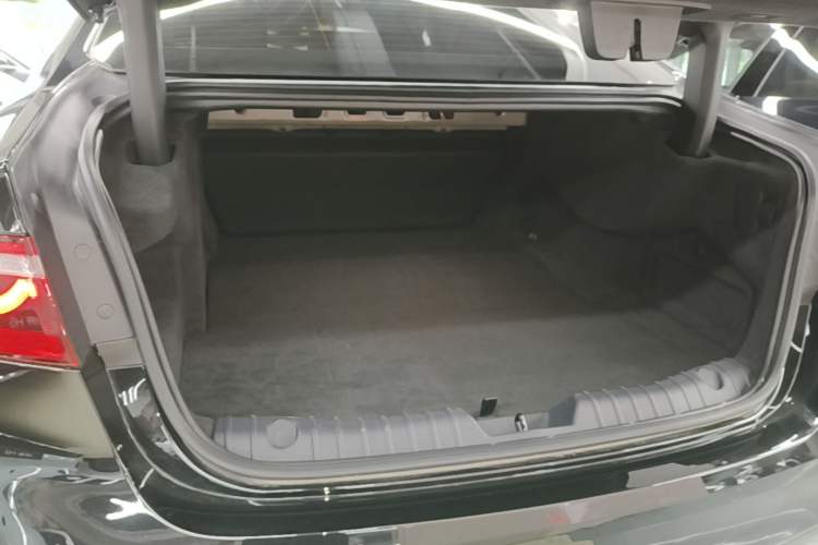 Used Jaguar XFL 2023 XFL 2.0T P250 Two-Wheel-Drive Luxury Deluxe Edition Trunk