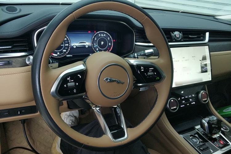 Used Jaguar XFL 2023 XFL 2.0T P250 Two-Wheel-Drive Luxury Deluxe Edition Center Console