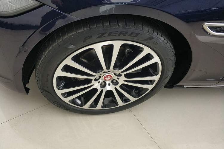 Used Jaguar XFL 2023 XFL 2.0T P250 Two-Wheel-Drive Luxury Deluxe Edition Exterior 4