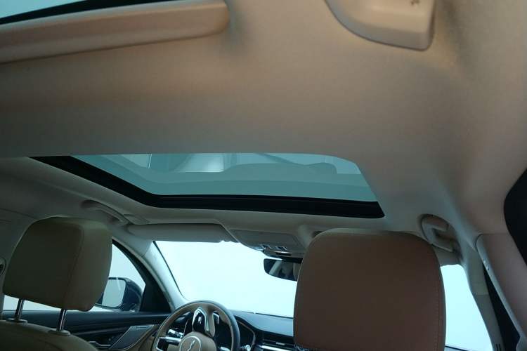 Used Jaguar XFL 2023 XFL 2.0T P250 Two-Wheel-Drive Luxury Deluxe Edition Headliner