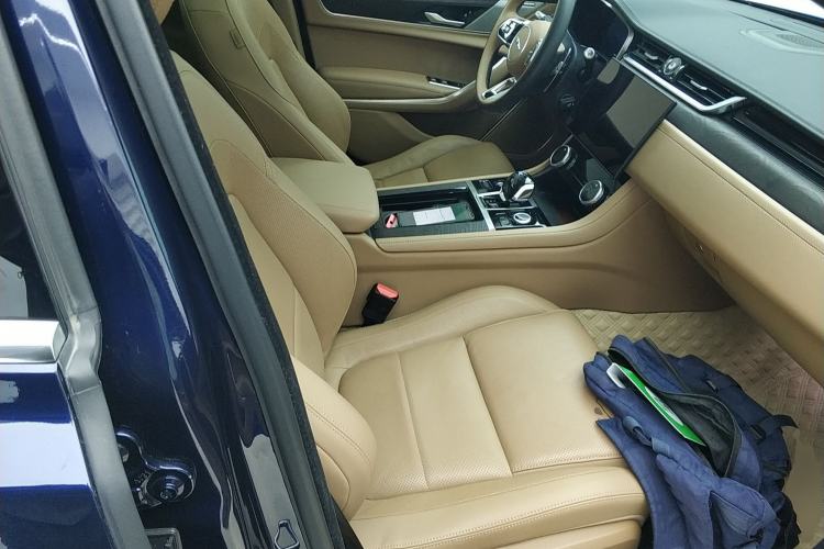 Used Jaguar XFL 2023 XFL 2.0T P250 Two-Wheel-Drive Luxury Deluxe Edition Right Front Seat