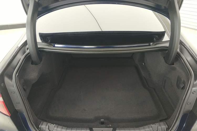 Used Jaguar XFL 2023 XFL 2.0T P250 Two-Wheel-Drive Luxury Deluxe Edition Trunk
