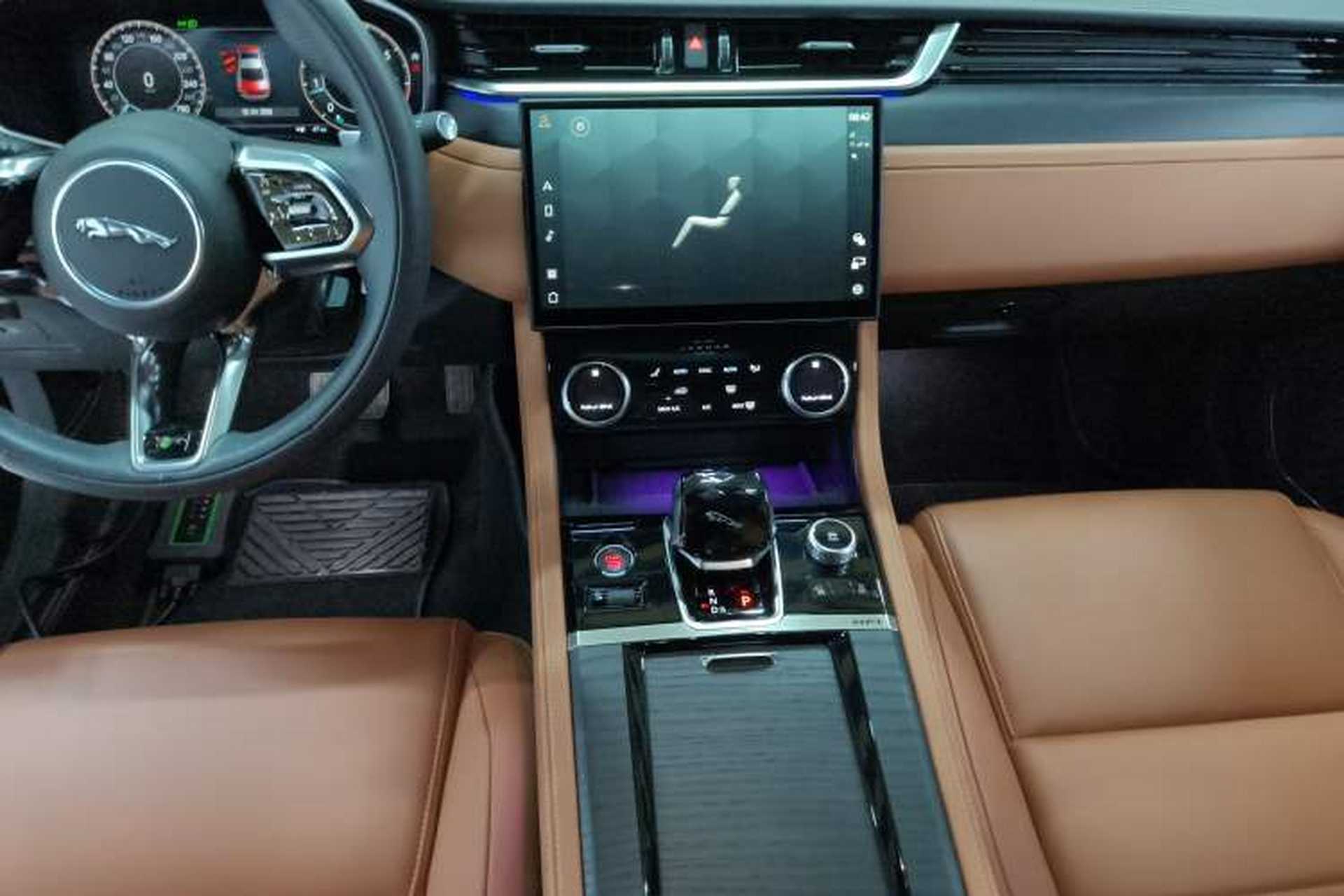 Used Jaguar XFL 2023 XFL 2.0T P250 Two-Wheel-Drive Elite Sport Edition Audio And AC Panel