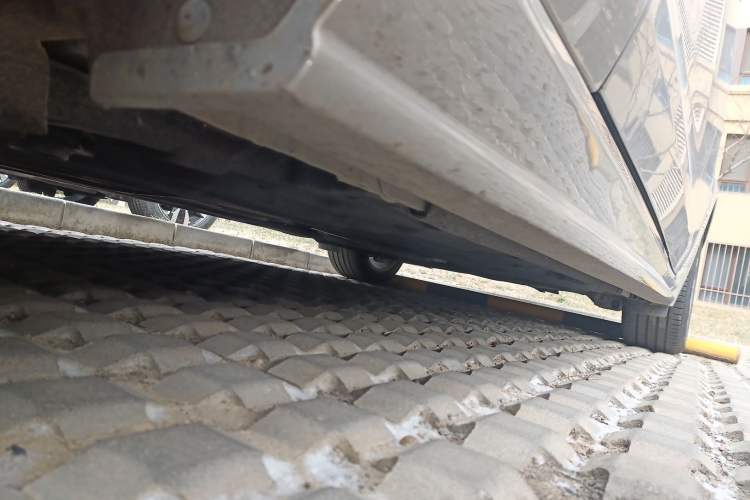 Used Jaguar XFL 2023 XFL 2.0T P250 Two-Wheel-Drive Elite Sport Edition Chassis Front Left