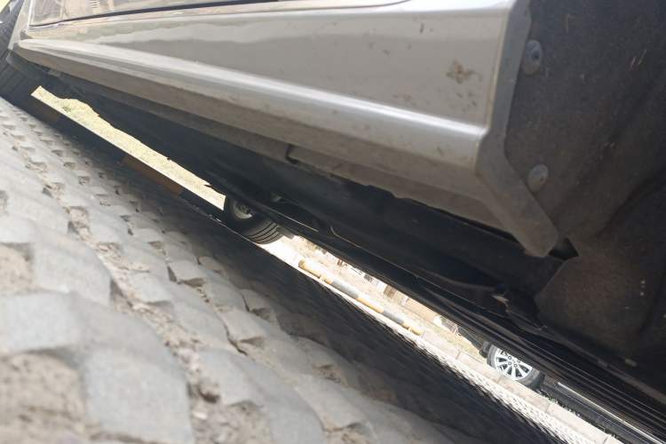 Used Jaguar XFL 2023 XFL 2.0T P250 Two-Wheel-Drive Elite Sport Edition Chassis Front Right
