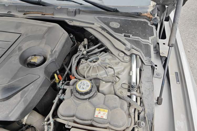 Used Jaguar XFL 2023 XFL 2.0T P250 Two-Wheel-Drive Luxury Deluxe Edition Engine Bay Left