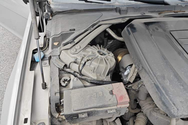 Used Jaguar XFL 2023 XFL 2.0T P250 Two-Wheel-Drive Luxury Deluxe Edition Engine Bay Right