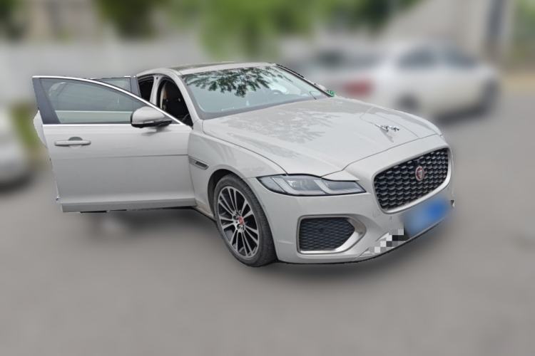 Used Jaguar XFL 2023 XFL 2.0T P250 Two-Wheel-Drive Luxury Deluxe Edition Front Right 45 Deg