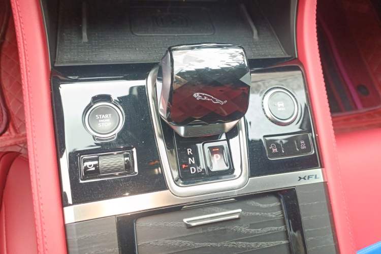 Used Jaguar XFL 2023 XFL 2.0T P250 Two-Wheel-Drive Elite Sport Edition Gear Lever