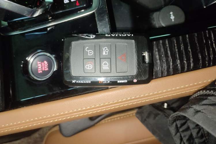 Used Jaguar XFL 2023 XFL 2.0T P250 Two-Wheel-Drive Elite Sport Edition Interior 1