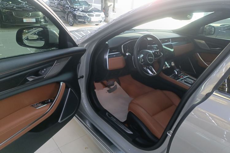 Used Jaguar XFL 2023 XFL 2.0T P250 Two-Wheel-Drive Elite Sport Edition Interior 3