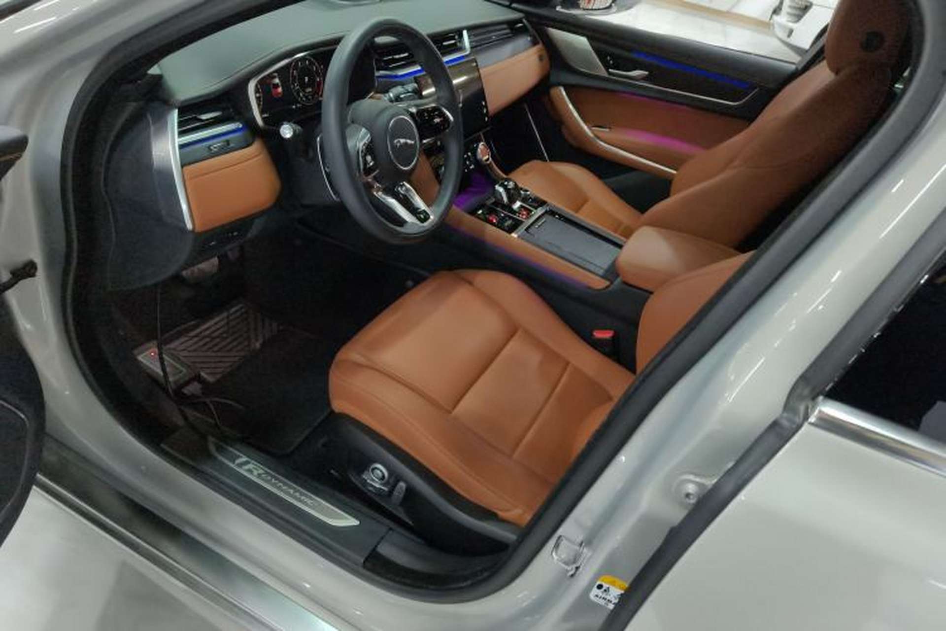 Used Jaguar XFL 2023 XFL 2.0T P250 Two-Wheel-Drive Elite Sport Edition Left Front Seat