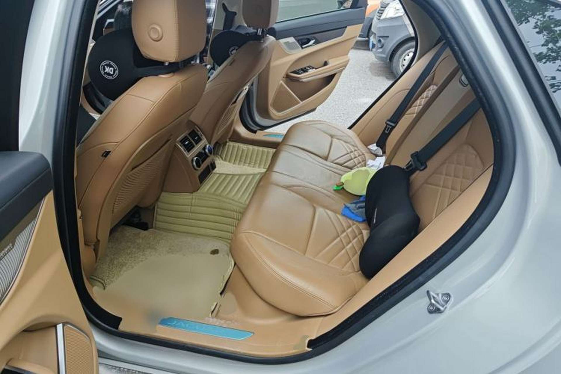Used Jaguar XFL 2023 XFL 2.0T P250 Two-Wheel-Drive Luxury Deluxe Edition Left Rear Seat