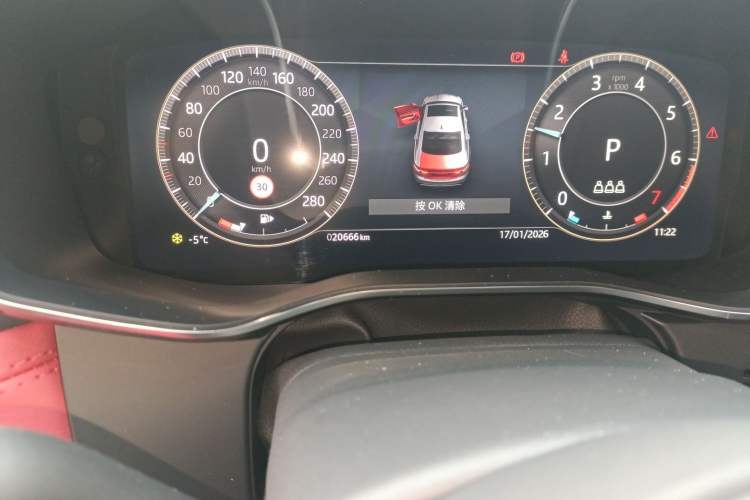 Used Jaguar XFL 2023 XFL 2.0T P250 Two-Wheel-Drive Elite Sport Edition Odometer Close Up