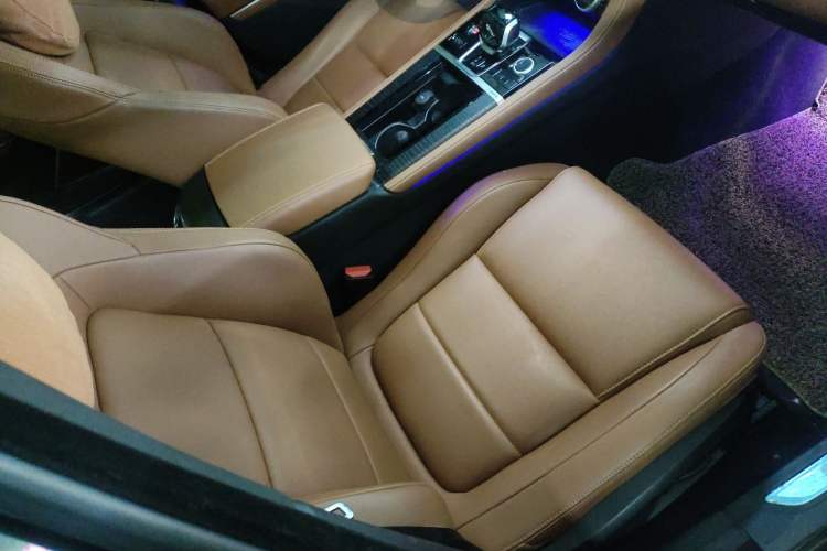 Used Jaguar XFL 2023 XFL 2.0T P250 Two-Wheel-Drive Elite Sport Edition Right Front Seat