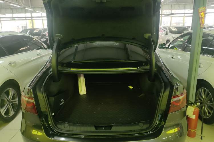 Used Jaguar XFL 2023 XFL 2.0T P250 Two-Wheel-Drive Elite Sport Edition Trunk