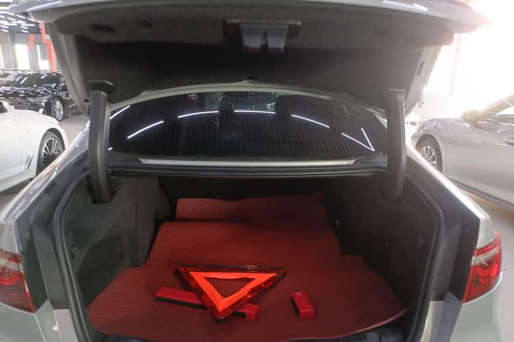 Used Jaguar XFL 2023 XFL 2.0T P250 Two-Wheel-Drive Elite Sport Edition Trunk