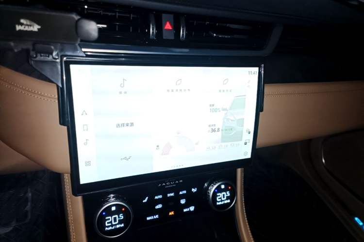 Used Jaguar XFL 2023 XFL 2.0T P250 Two-Wheel-Drive Luxury Deluxe Edition Audio And AC Panel