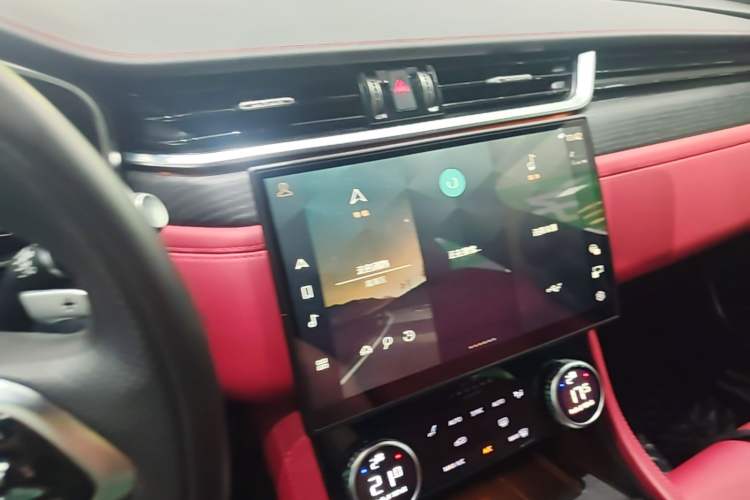 Used Jaguar XFL 2023 XFL 2.0T P250 Two-Wheel-Drive Elite Sport Edition Audio And AC Panel