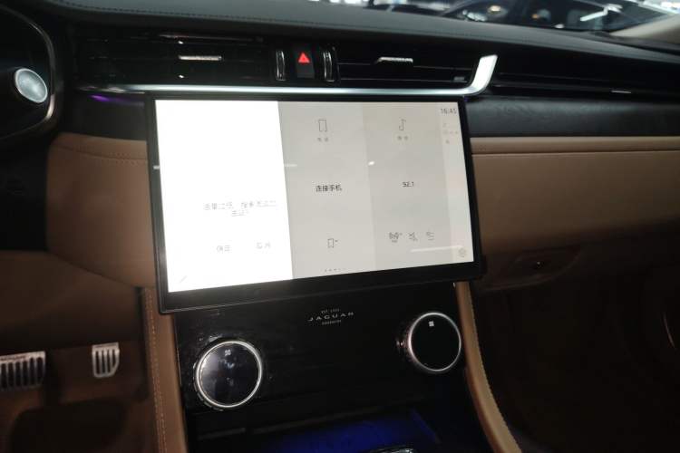 Used Jaguar XFL 2023 XFL 2.0T P250 Two-Wheel-Drive Luxury Deluxe Edition Audio And AC Panel