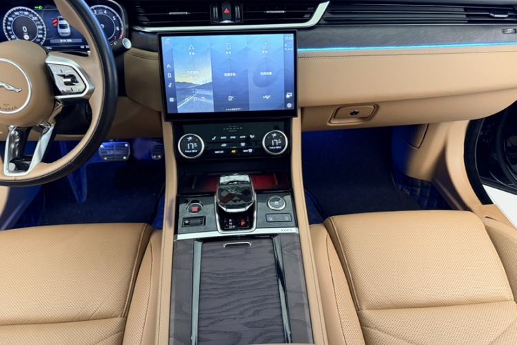 Used Jaguar XFL 2023 XFL 2.0T P250 Two-Wheel-Drive Luxury Deluxe Edition Audio And AC Panel