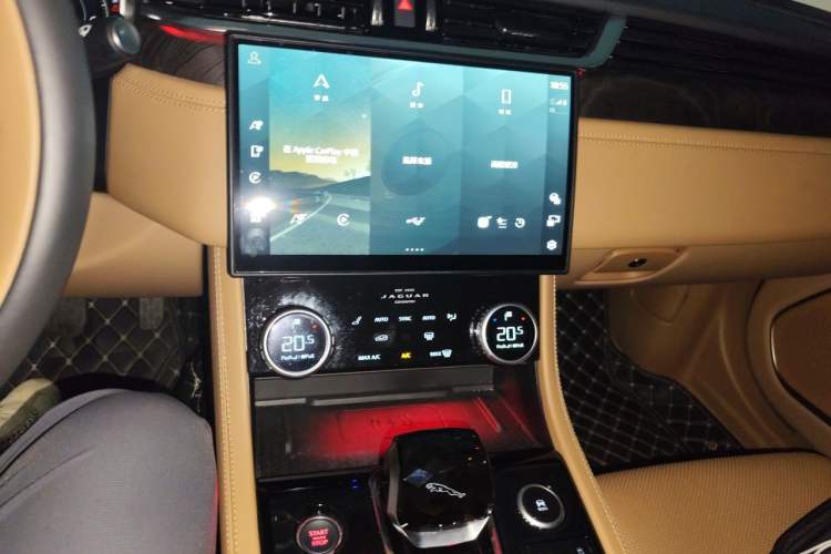 Used Jaguar XFL 2023 XFL 2.0T P250 Two-Wheel-Drive Luxury Deluxe Edition Audio And AC Panel
