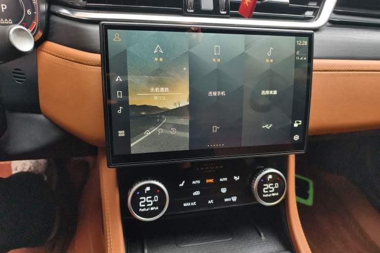Used Jaguar XFL 2023 XFL 2.0T P300 Four-Wheel-Drive Flagship Sport Edition Audio And AC Panel