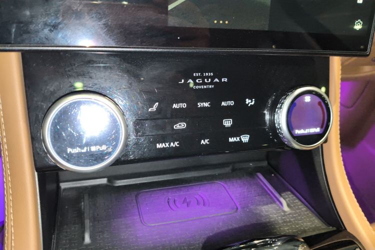 Used Jaguar XFL 2023 XFL 2.0T P250 Two-Wheel-Drive Luxury Deluxe Edition Audio And AC Panel